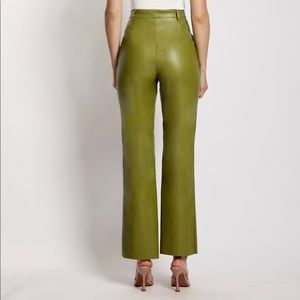 MESHKI TYRA STRAIGHT LEG FAUX LEATHER PANTS IN GREEN. SIZE SMALL. (0-2)